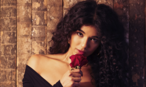 EL SUEÑO INTERNACIONAL DE LA MODA YOVANNA VENTURA ENGALANA LA ALFOMBRA DE LA GALA VOGUE EN CALI