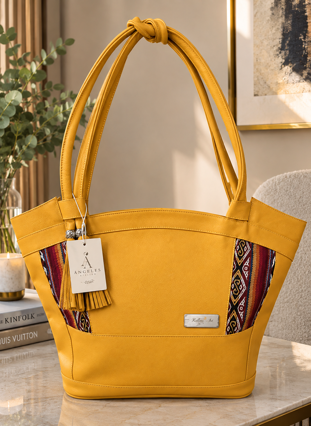 Bolso de cuero con tejido artesanal cusqueño